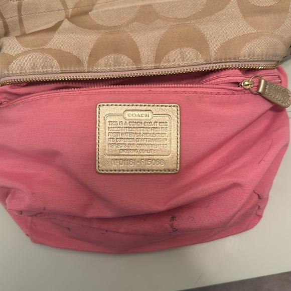 Small authen Coach purse. Cream and gold, leather straps. Gently used - Picture 8 of 9